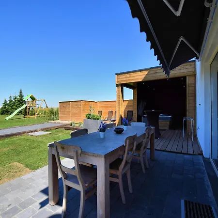 Casa vacanze In Nadrin With Garden