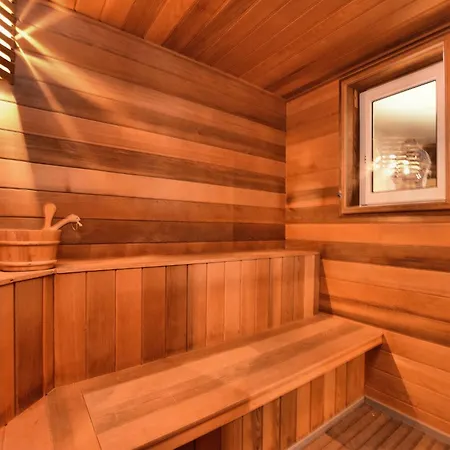 Σπίτι διακοπών In Nadrin With Garden *