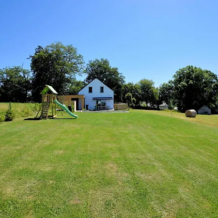 Semesterbostad Holiday Home In Nadrin, Filly With Garden And Spa *