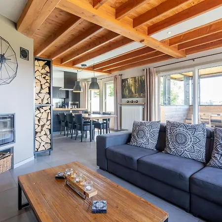 Semesterbostad Holiday Home In Nadrin, Filly With Garden And Spa