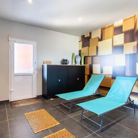 Semesterbostad Holiday Home In Nadrin, Filly With Garden And Spa *