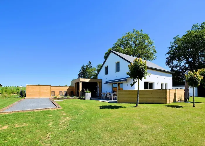 Holiday home In Nadrin With Garden *