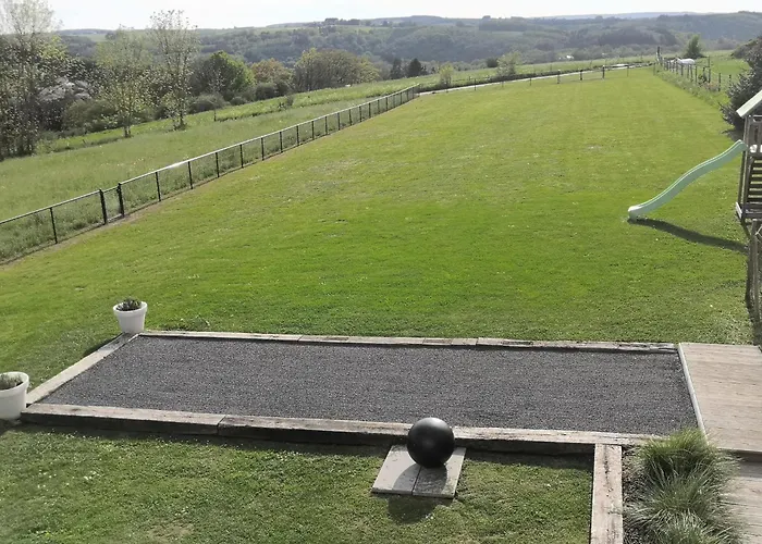 In Nadrin With Garden Holiday home *