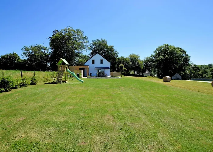 Holiday home In Nadrin With Garden *