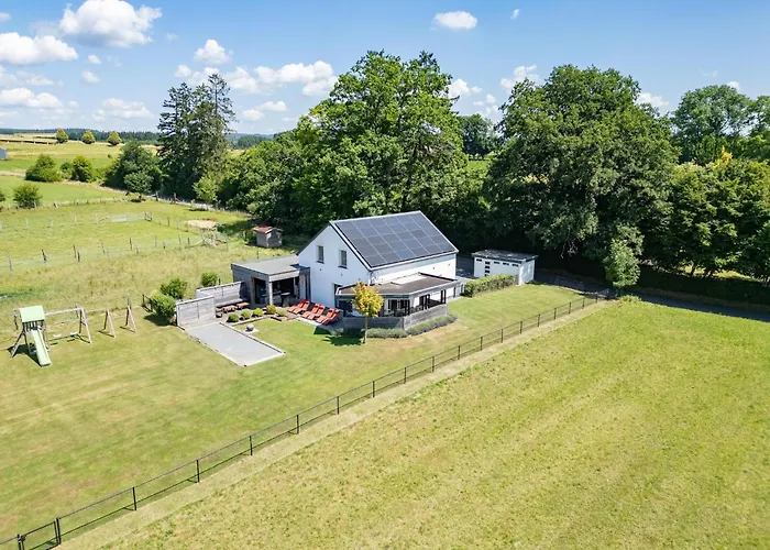 In Nadrin With Garden Holiday home *